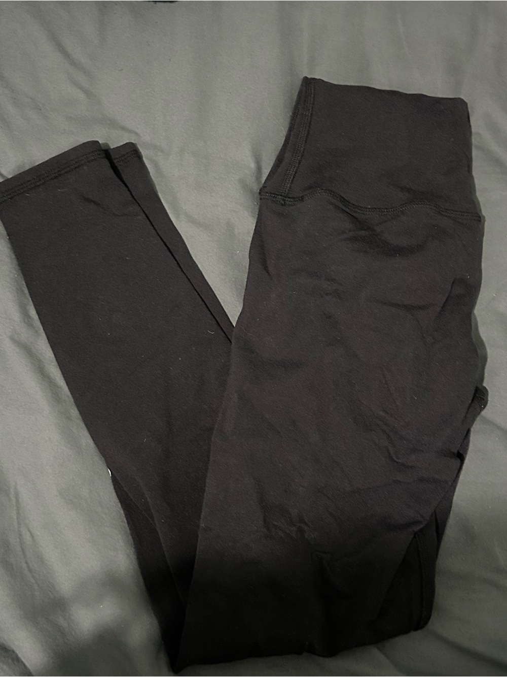 ALO Yoga black leggings